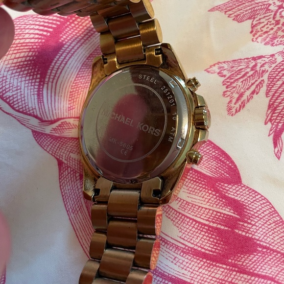 ❤️ Michael Kors Gold Watch ❤️ with Working Battery! - Picture 3 of 6